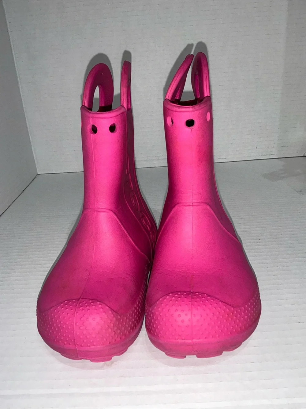 CROCS Kids Classic Clog in Bright Pink 8C Causal preppy coastal